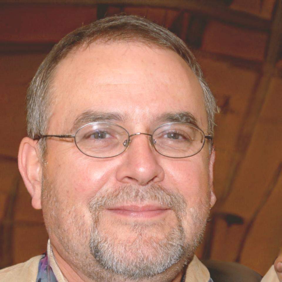 Instructor master en técnicas de iluminación nocturna creativa